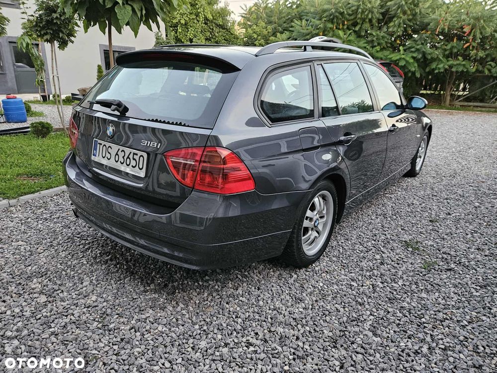 BMW Seria 3 318i Touring - 10