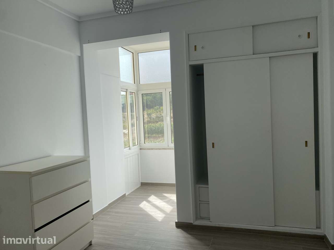 Apartamento T2 em Algés com elevador e pronto a habitar - Grande imagem: 3/13