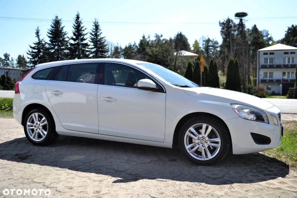 Volvo V60 DRIVe Momentum - 1