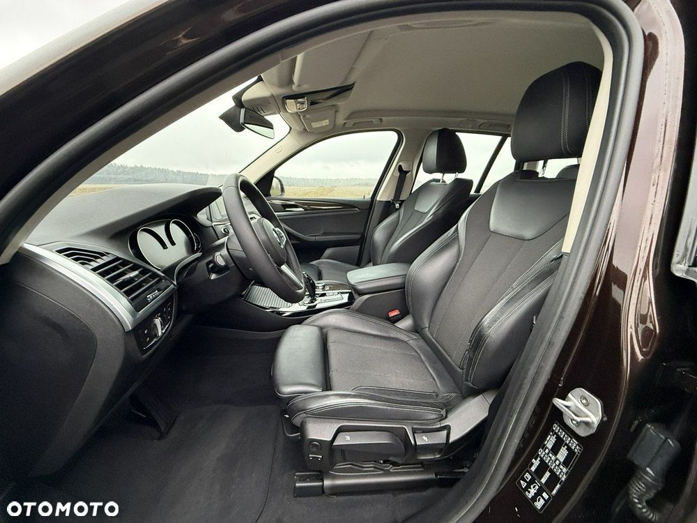 BMW X3 xDrive20i Advantage - 25