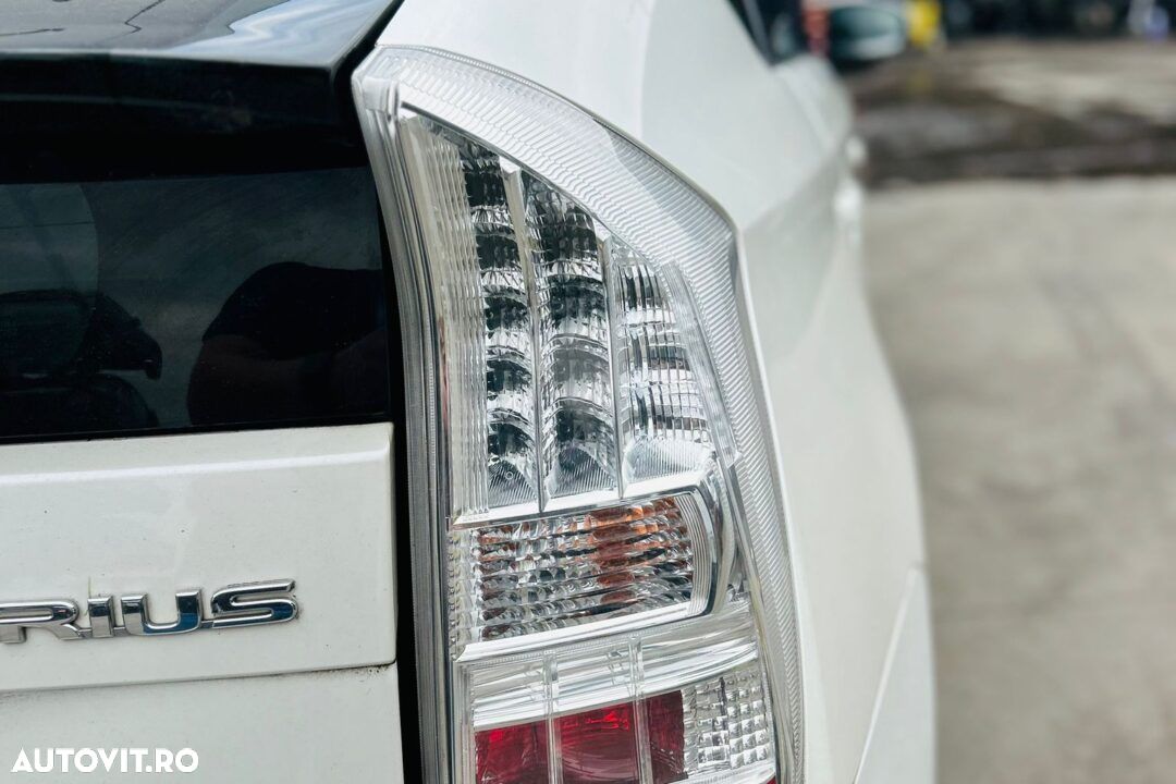 STOP DREAPTA TOYOTA PRIUS 3 - AN 2010 - 1