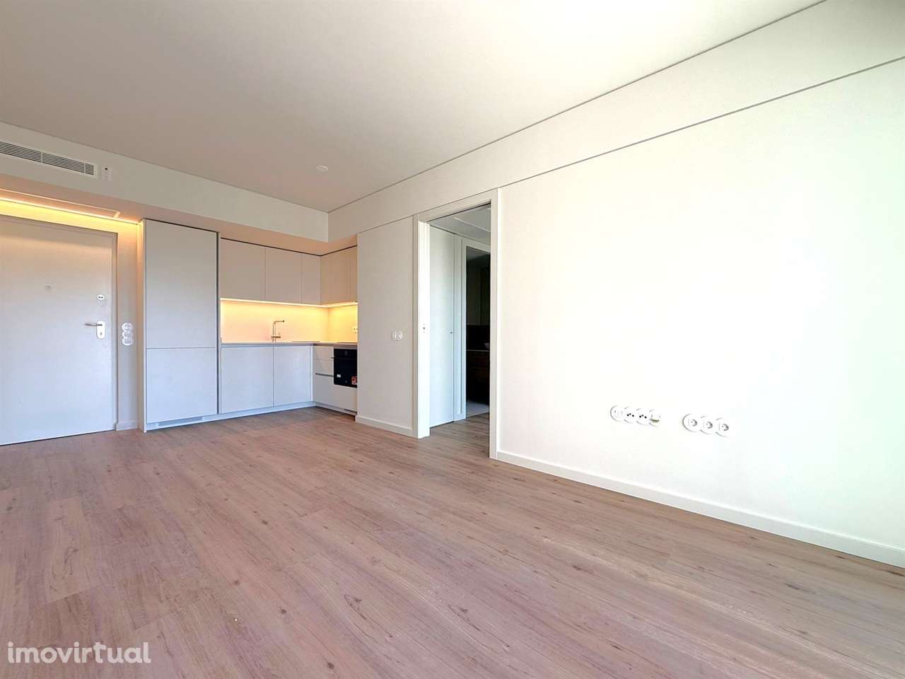 T1 c/ Varanda Sul/Poente, Garagem e Arrumo em Ramalde - Grande imagem: 5/15