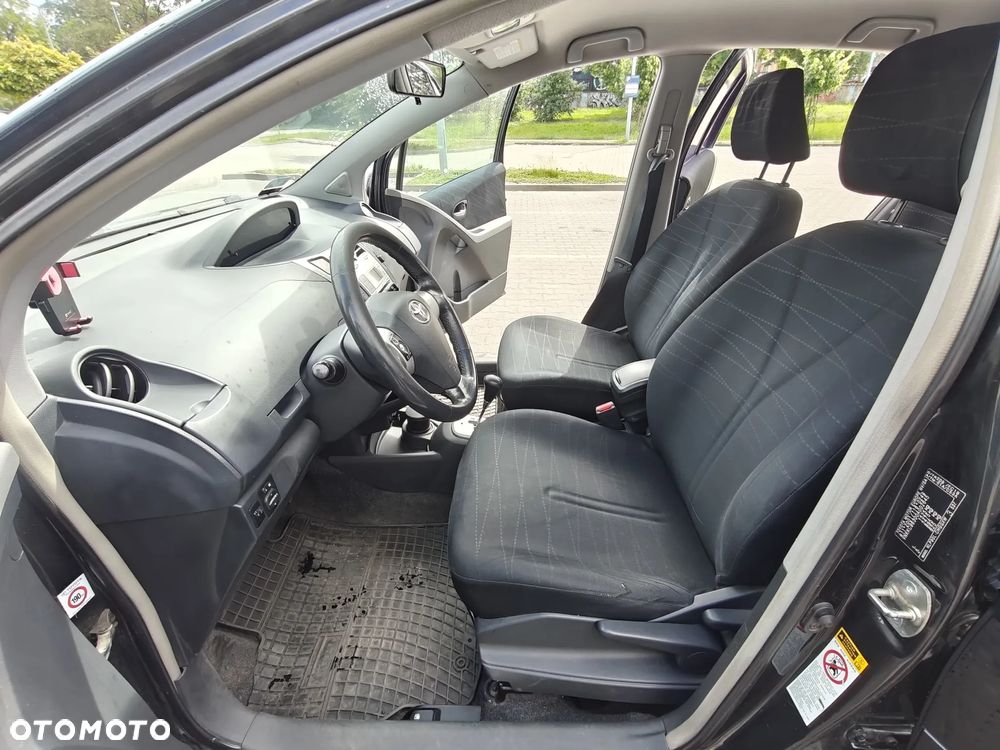 Toyota Yaris - 16