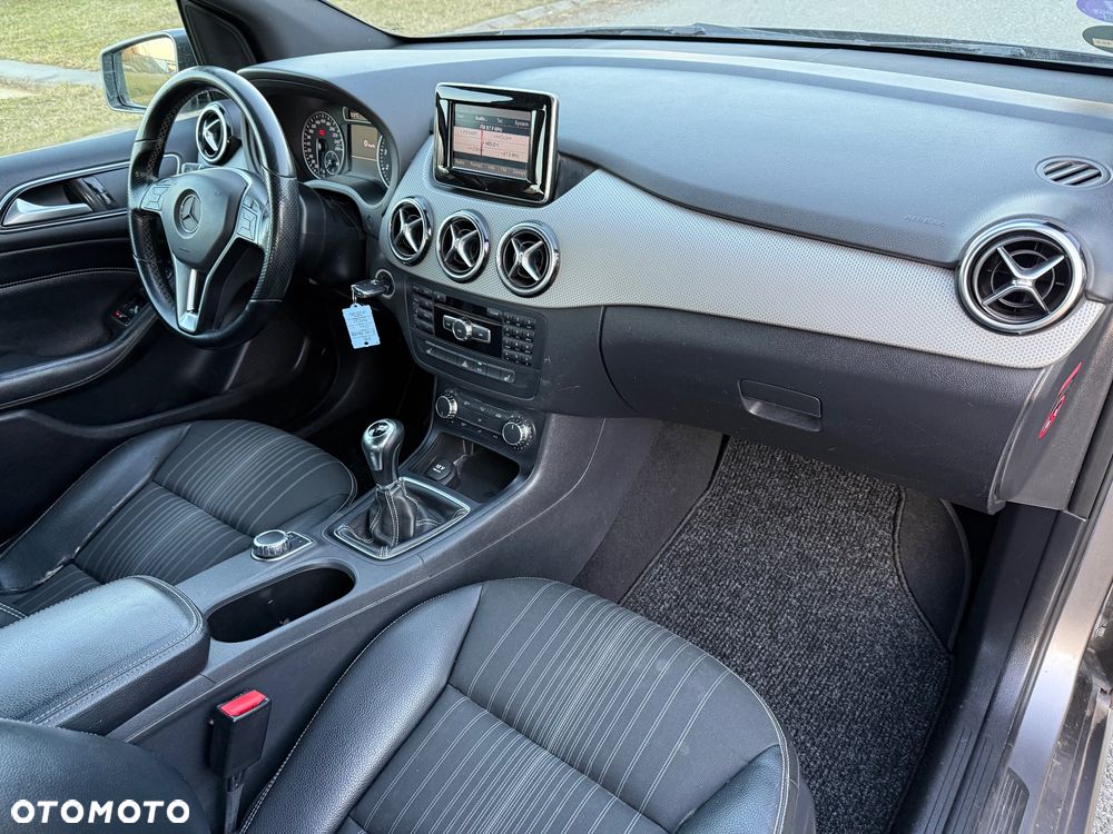 Mercedes-Benz Klasa B 180 BlueEFFICIENCY Edition - 29