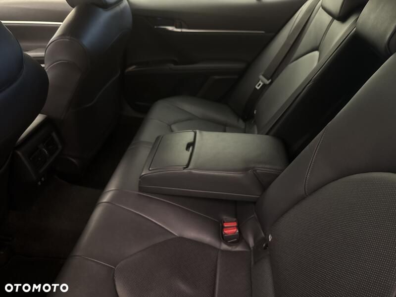 Toyota Camry 2.5 Hybrid Executive CVT - 22