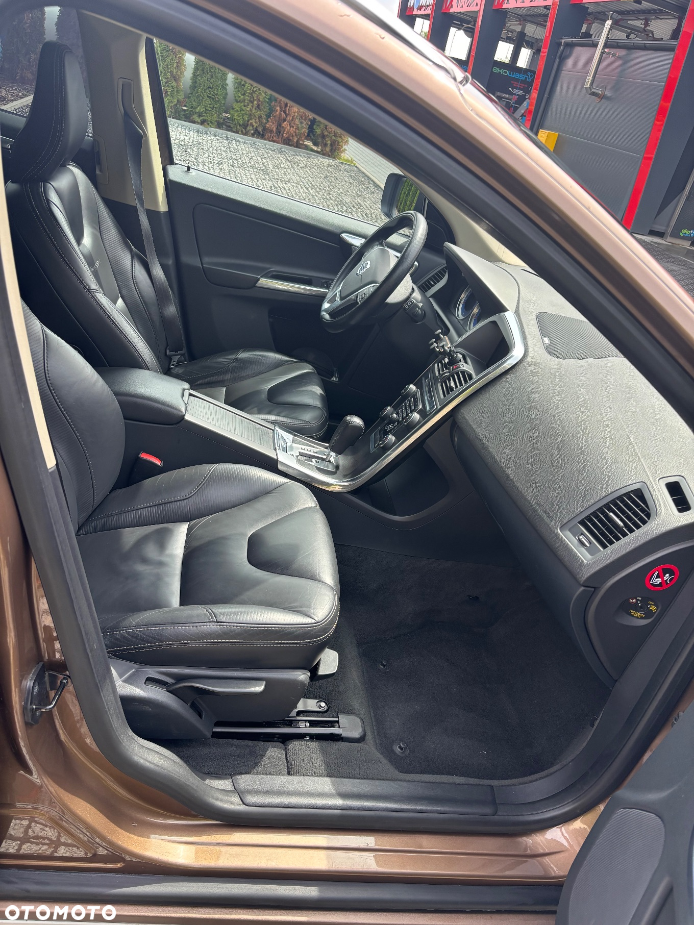 Volvo XC 60 2.4D AWD RDesign - 9