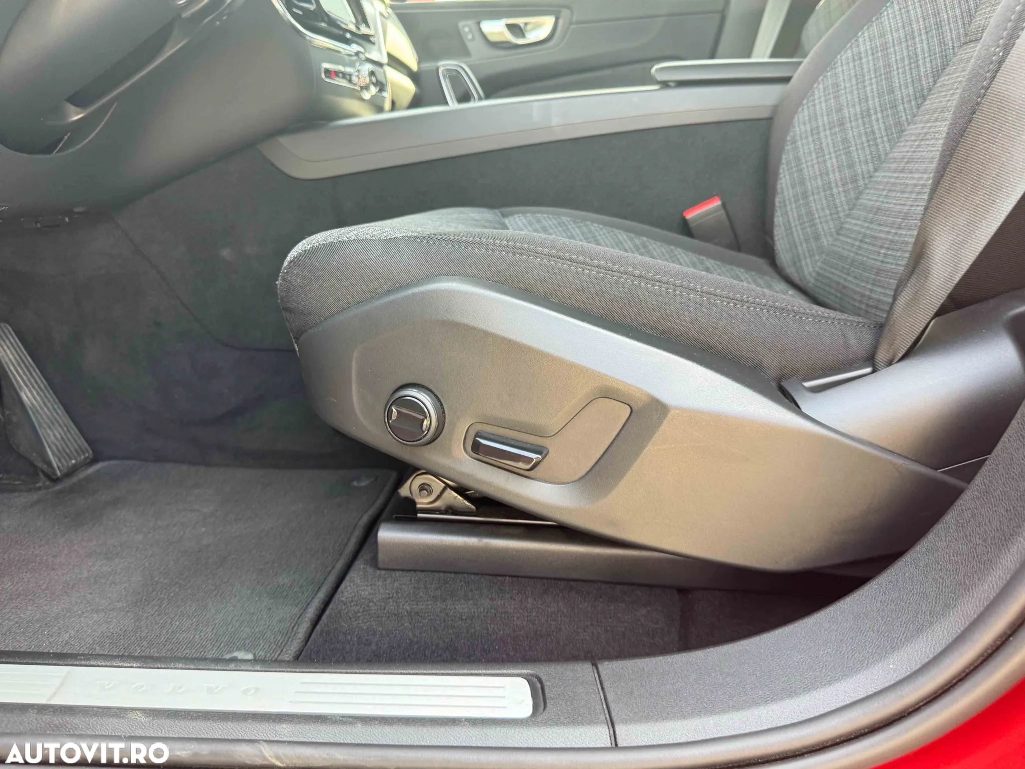 Volvo XC 60 B4 MHEV AT AWD Core - 22