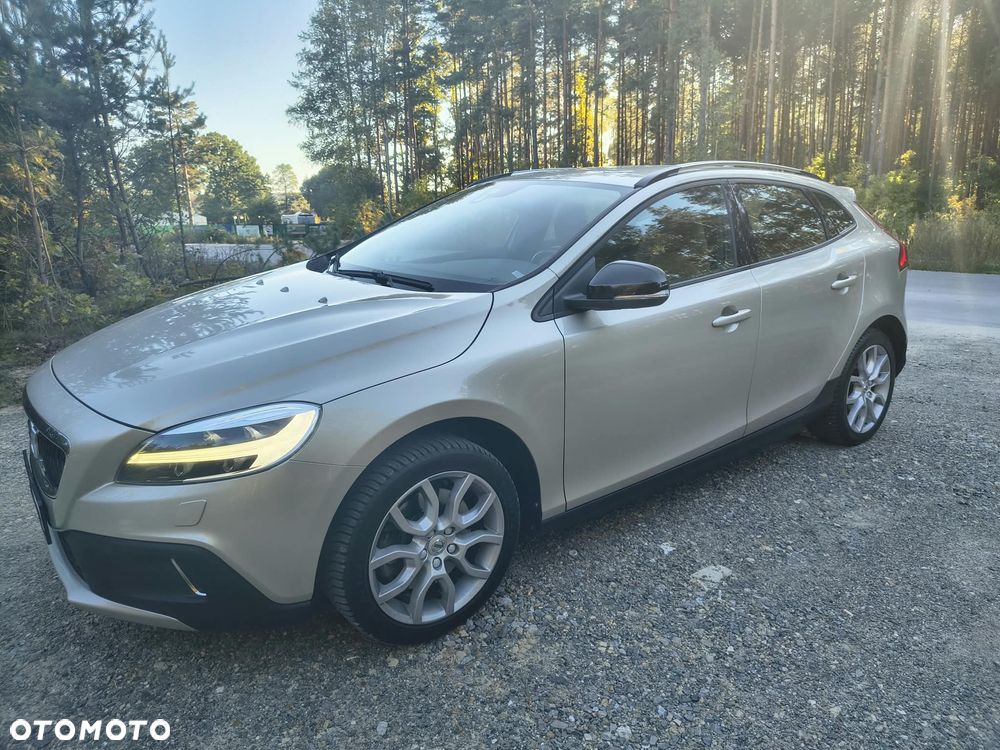 Volvo V40 Cross Country - 4