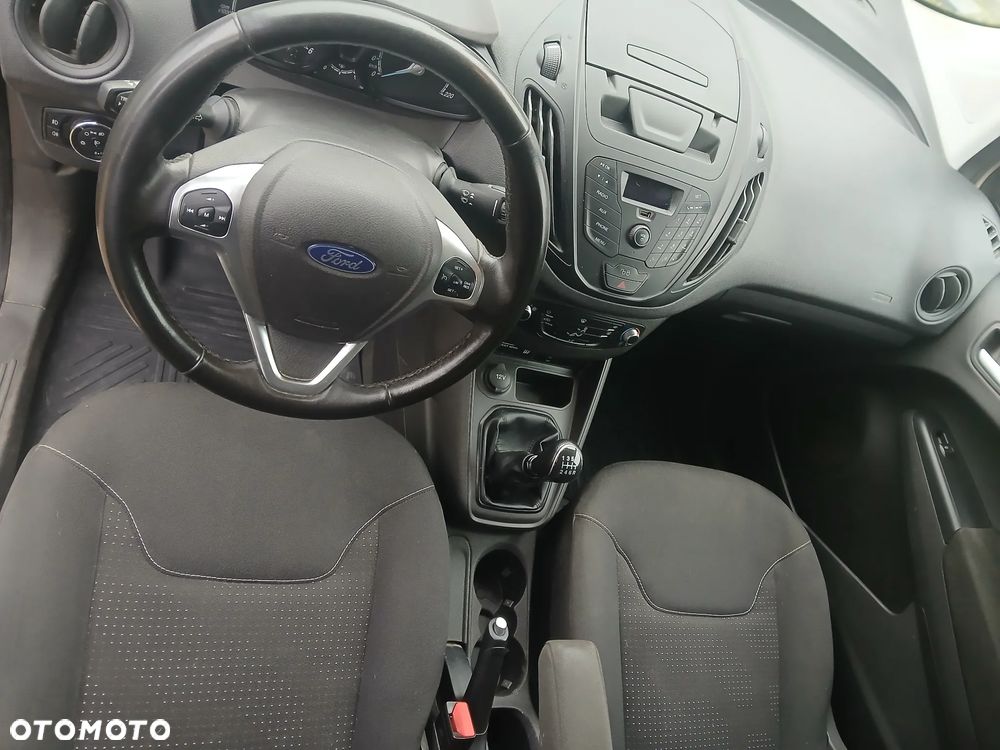 Ford Transit Courier - 13