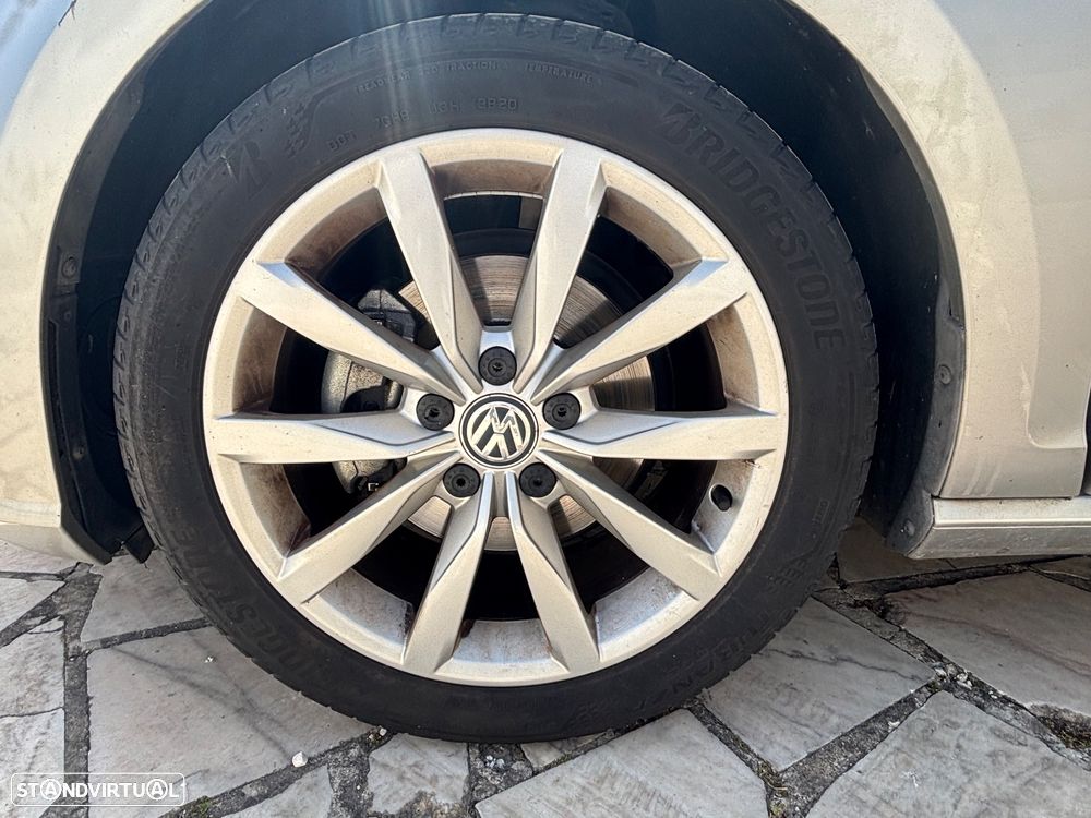 VW Golf 1.6 TDI Highline DSG - 8