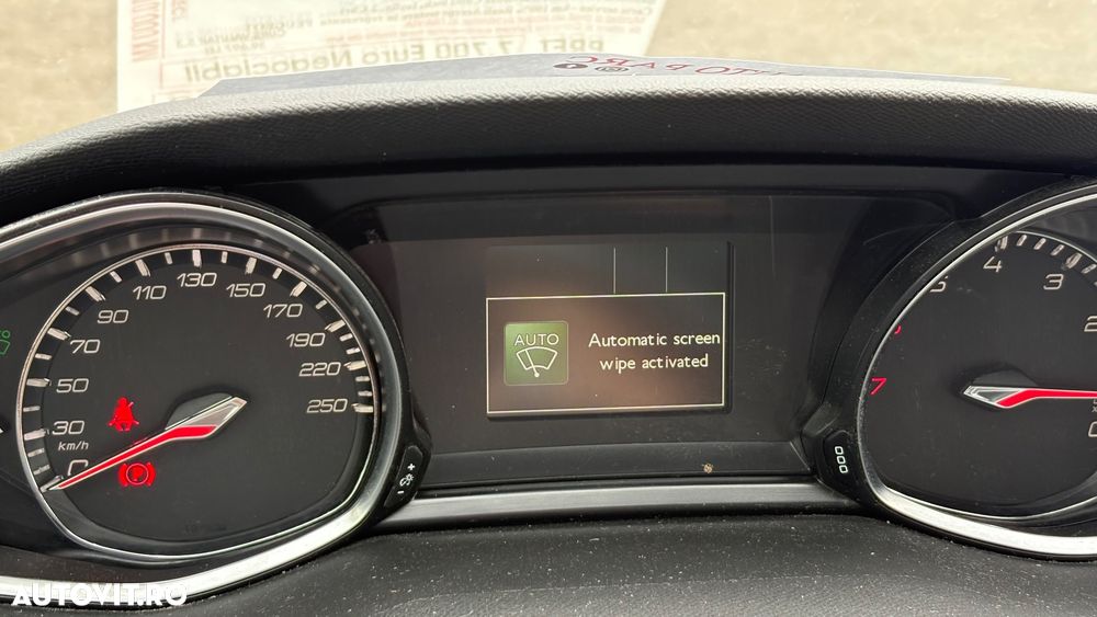 Peugeot 308 1.2 L PureTech Turbo S&S Allure - 13