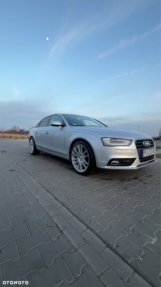 Audi A4 Limousine - 1
