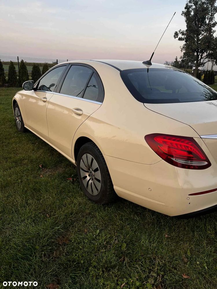 Mercedes-Benz Klasa E 200 d T 9G-TRONIC Exclusive - 8