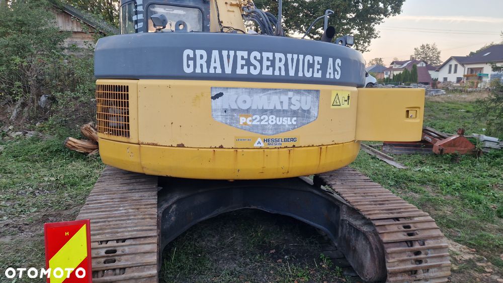 Komatsu PC228 - 10