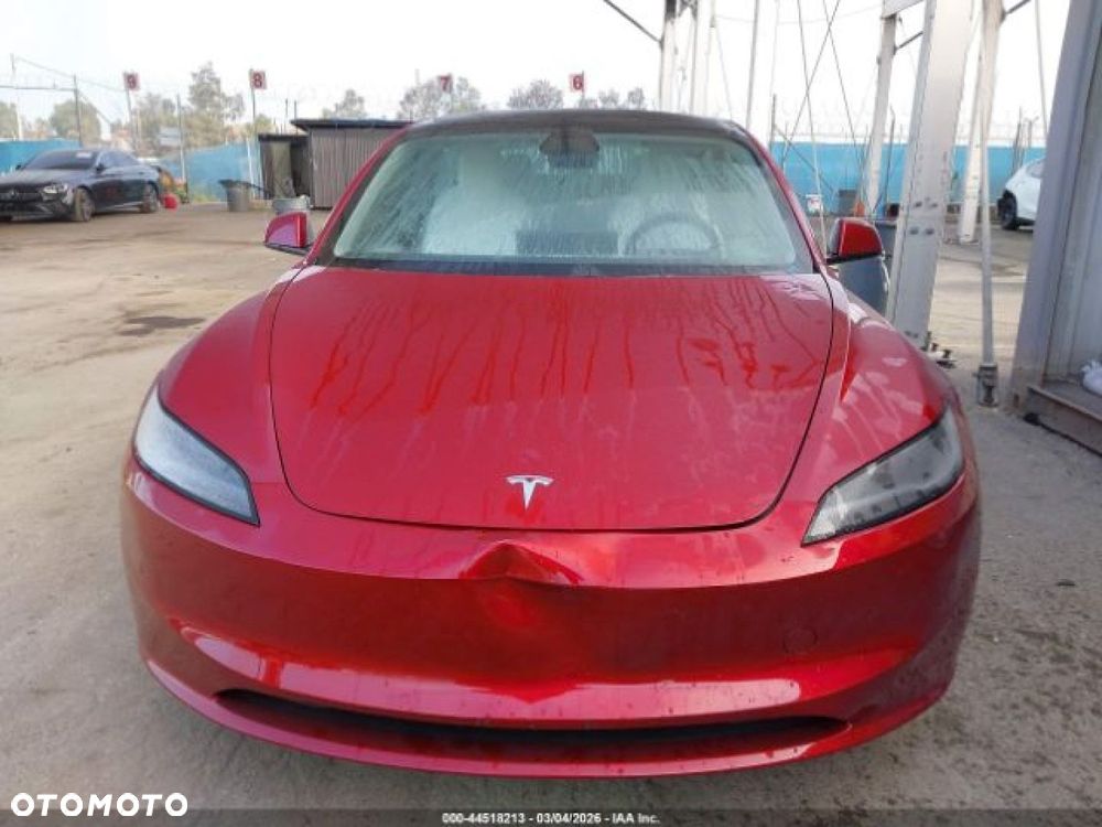 Tesla Model 3 - 7