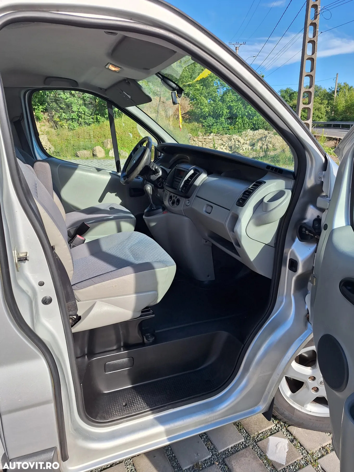Renault Trafic 2.5 dCi 150 FAP Combi L2H1 Quickshift - 9