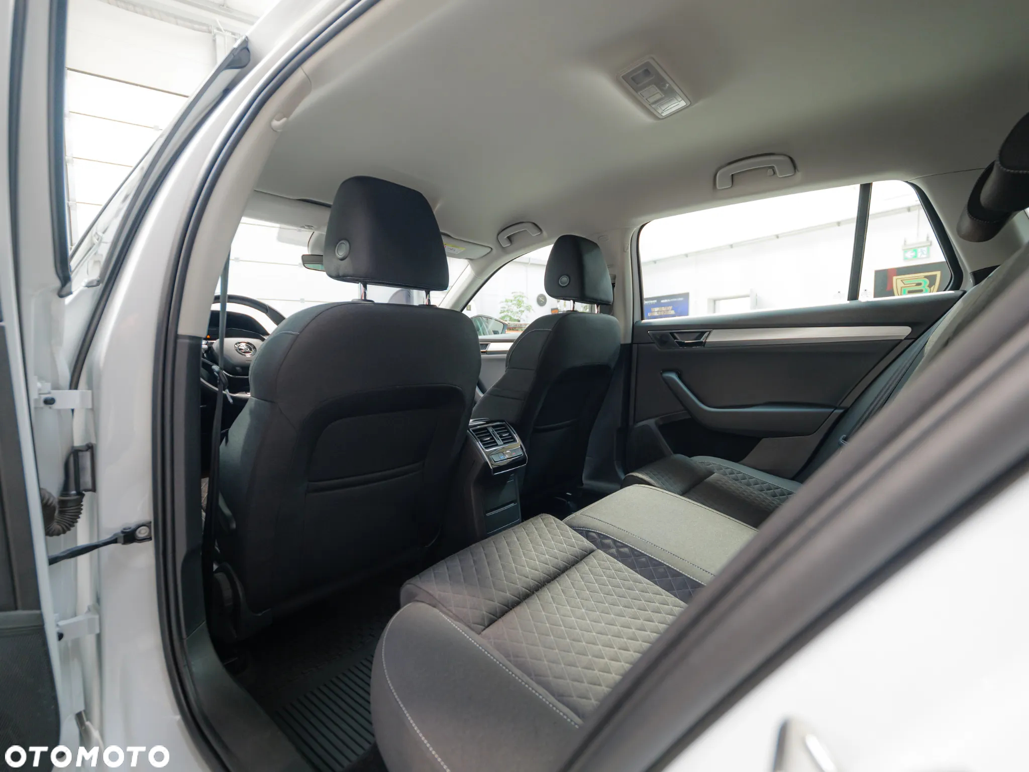 Skoda Superb 2.0 TDI SCR Ambition DSG - 20
