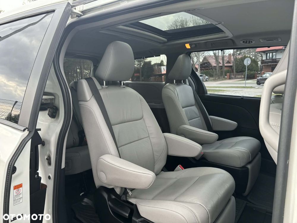 Toyota Sienna 3.5 XLE AWD - 18