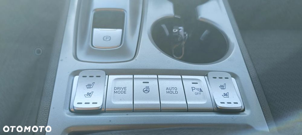 Hyundai Kona 64kWh Premium - 6