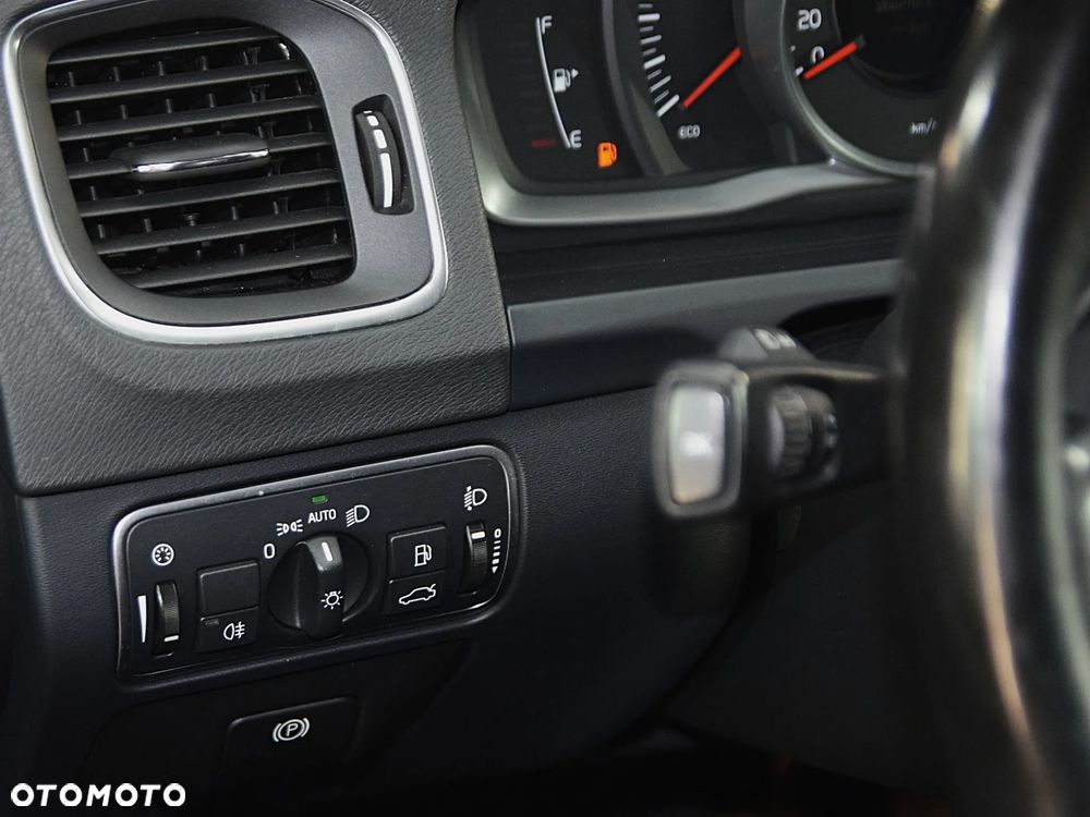 Volvo V60 T3 Drive-E Kinetic - 21