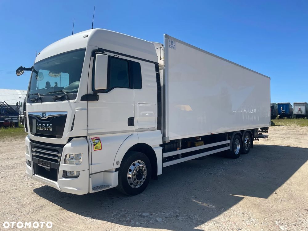 MAN TGX 26.420 CHŁODNIA CARRIER 8,80m RETARDER OŚ PODNOSZONA