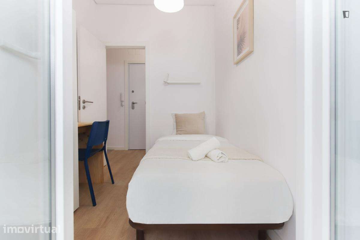 Quarto - localizado em Alameda Lisbon - Grande imagem: 2/12