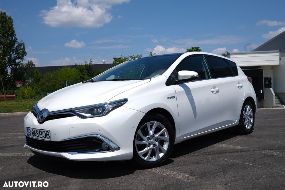 Toyota Auris 1.8 L VVT-i HSD Sol + - 1