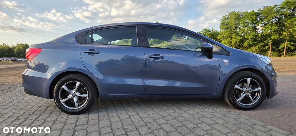 Kia Rio 1.2 L - 4