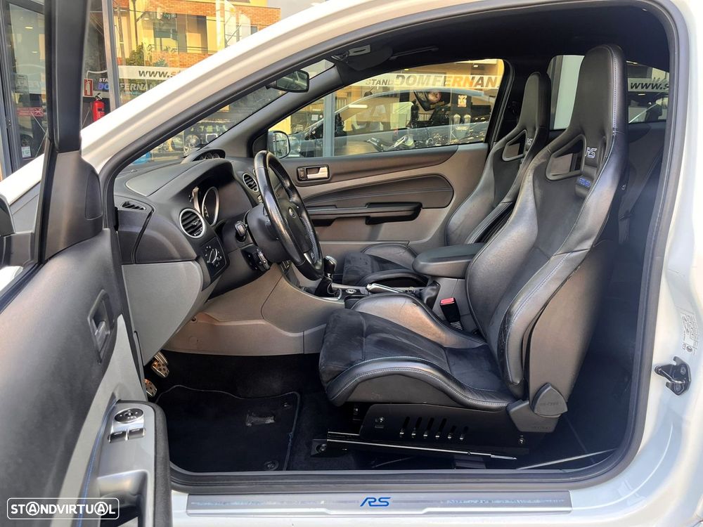 Ford Focus 2.5 T RS - 11