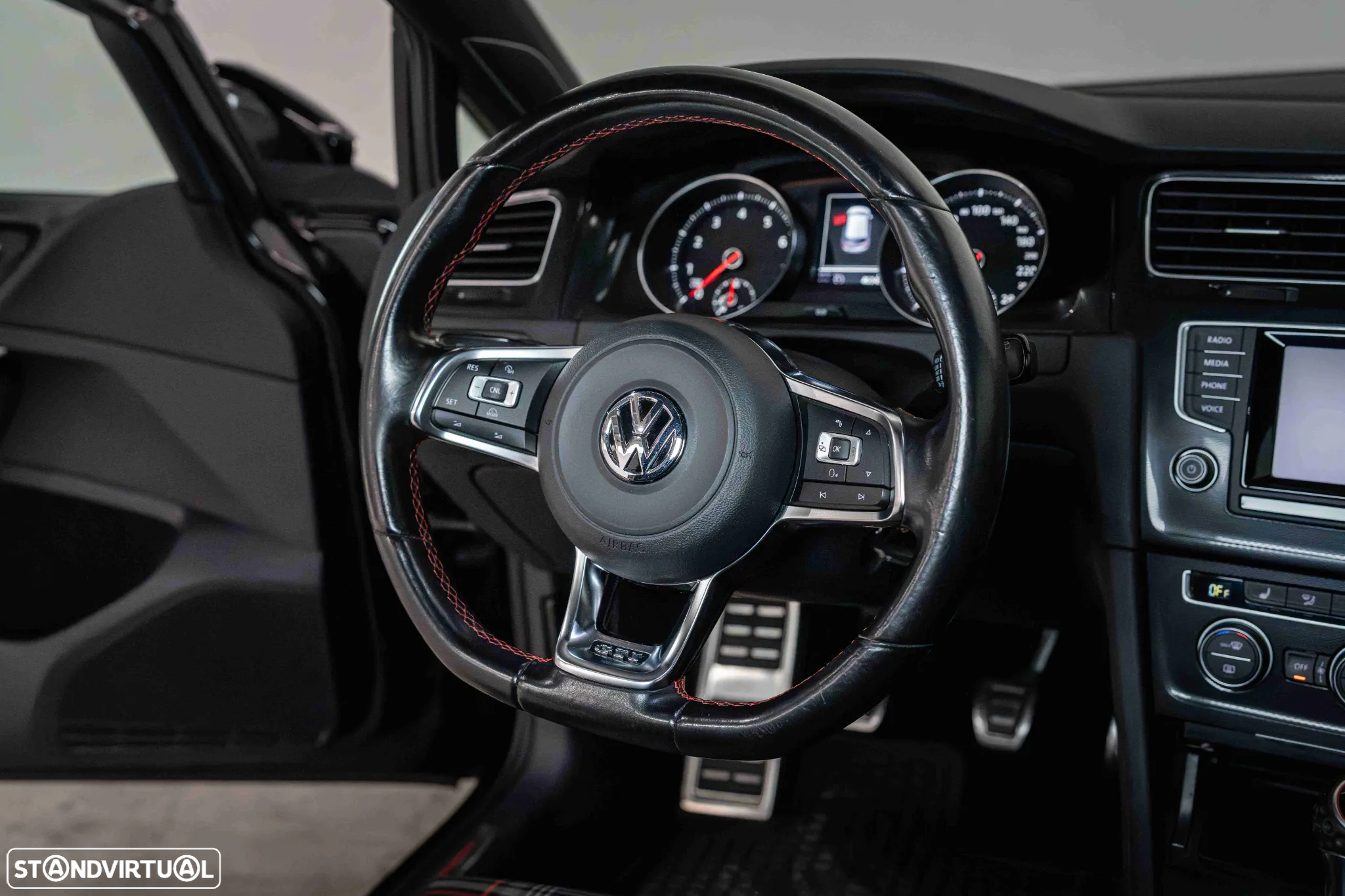 VW Golf 2.0 TSi GTi Performance - 11