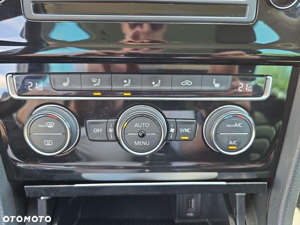 Volkswagen Golf - 22