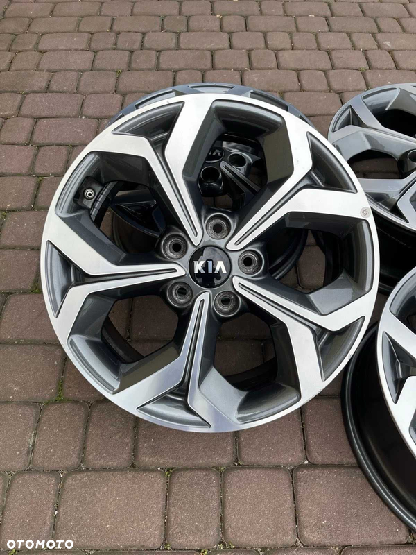Oryginalne felgi Kia 5x114,3 17 cali CEED PROCEED Czujniki Bicolor
