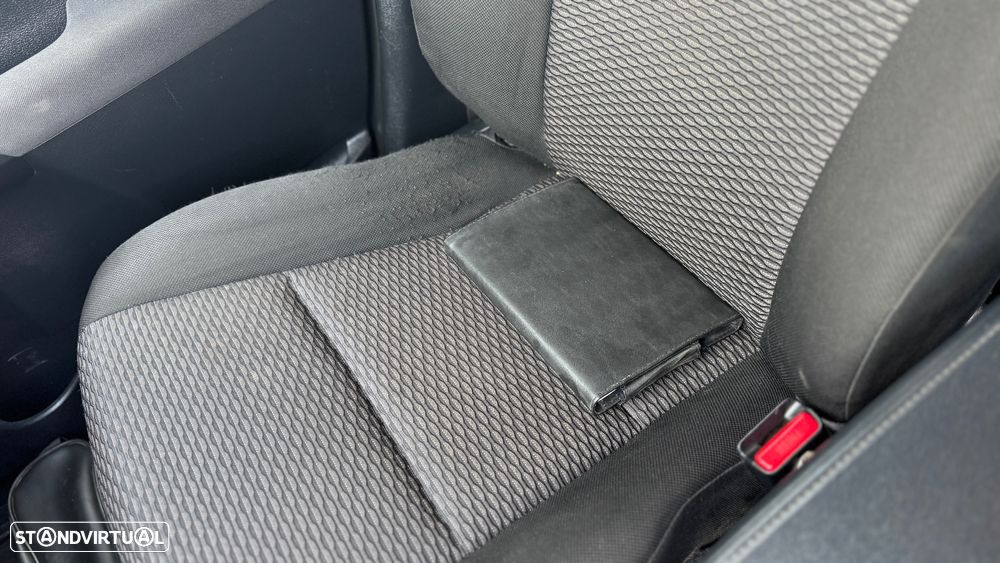 Toyota Hilux 2.4 D-4D 4WD CD CM - 20