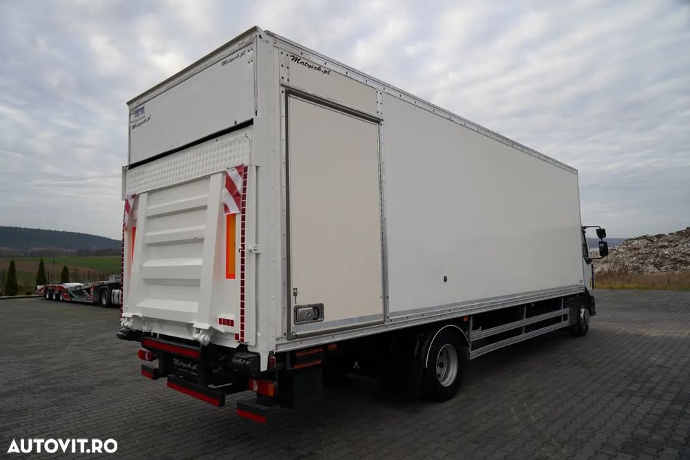 Renault D 210 / 4x2 / CONTAINER / 8,6 M / PODEA RESISTENTĂ / ELEVATOR DHOLLANDIA - 9