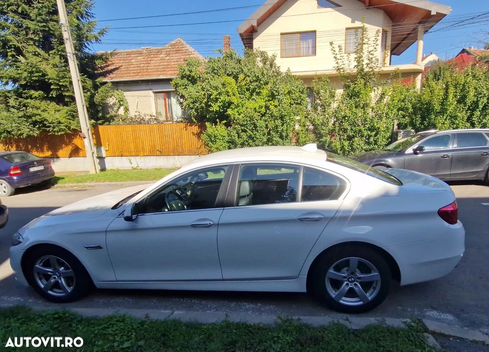 BMW Seria 5 525d xDrive AT - 2