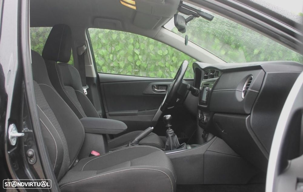 Toyota Auris 1.4 D-4D Exclusive - 10