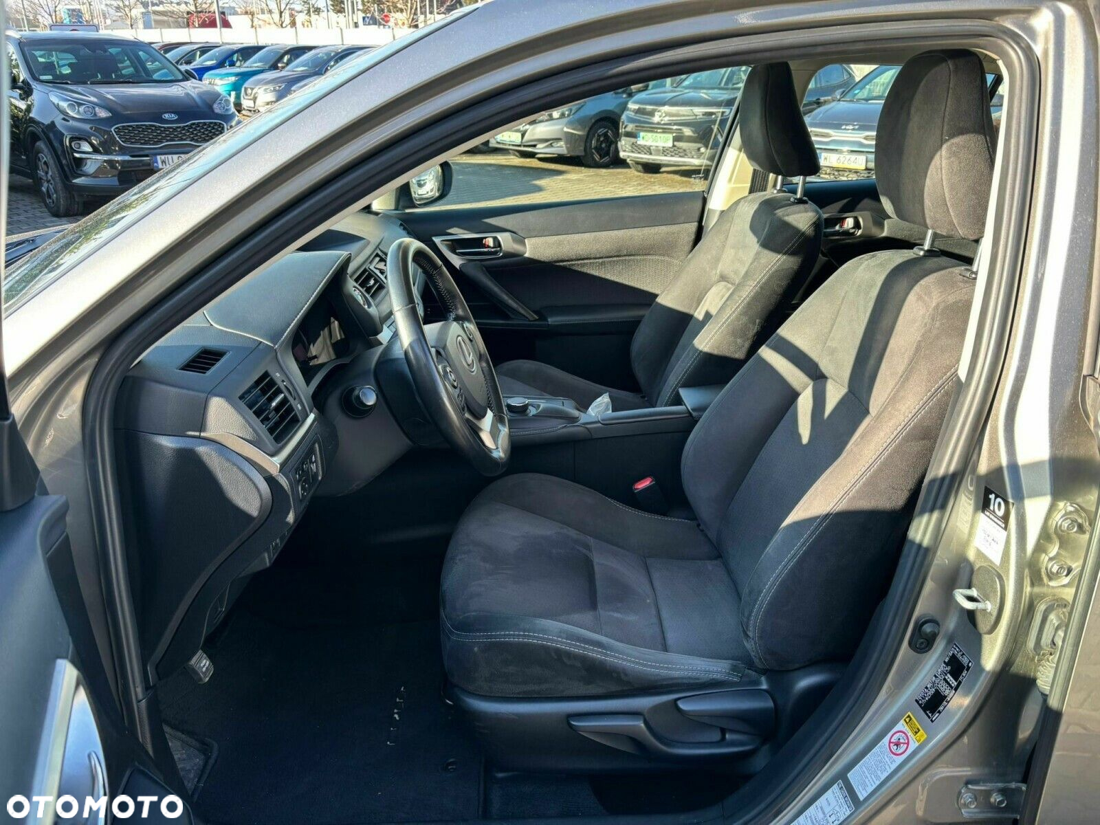 Lexus CT - 7
