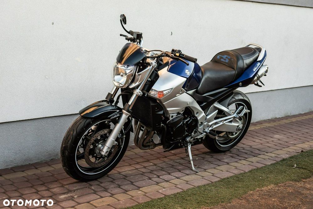 Suzuki GSR - 7