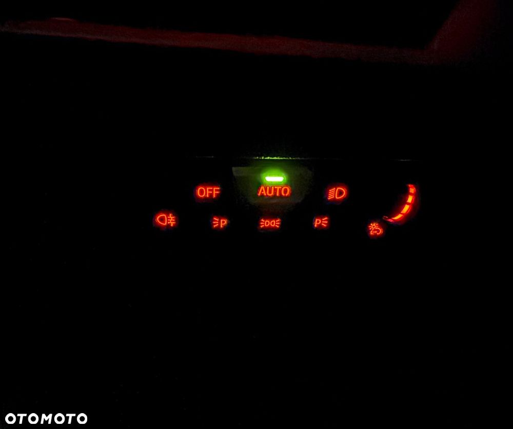 BMW Seria 3 318i - 18