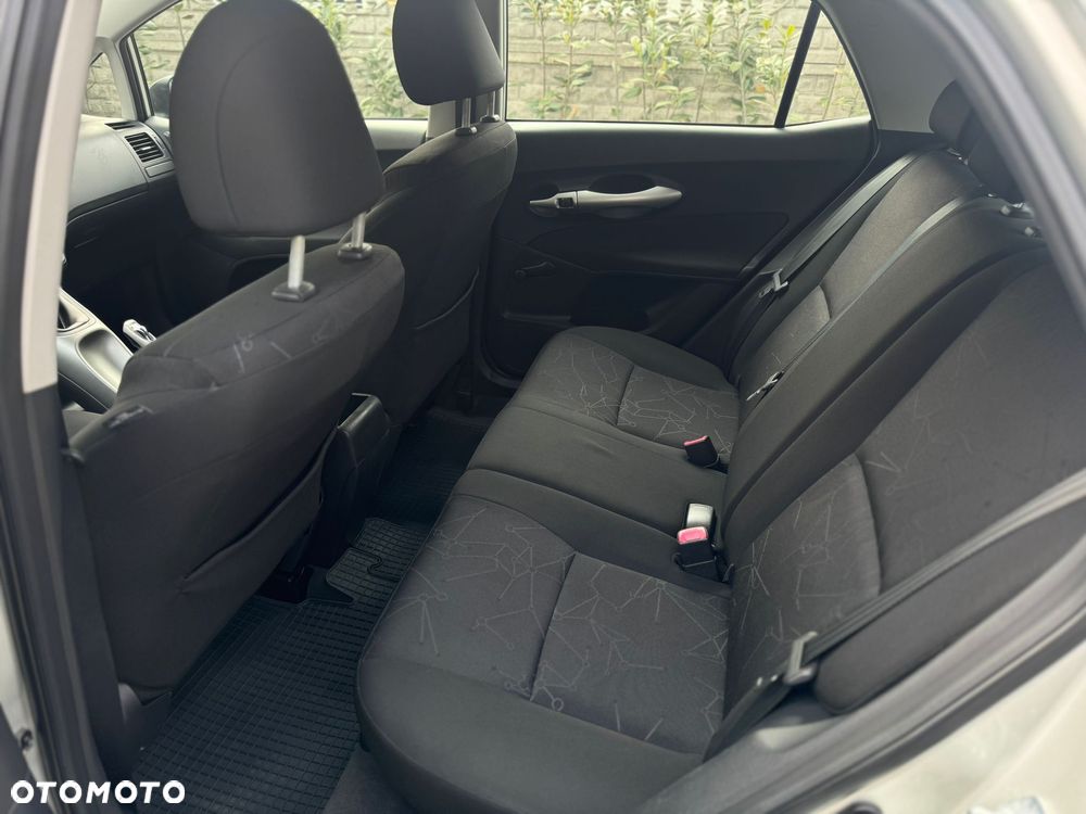 Toyota Auris 1.33 VVT-i - 11