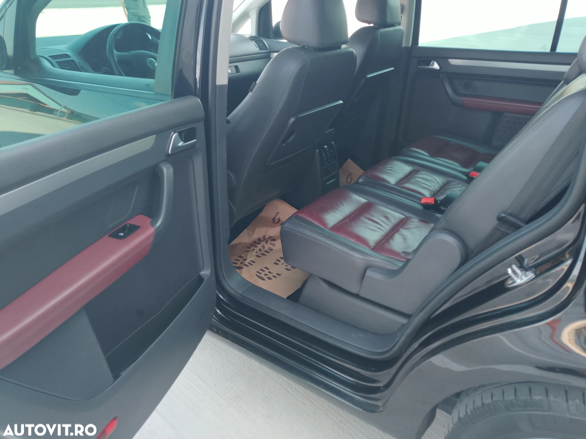 Volkswagen Touran 2.0 TDI DPF R-Line Edition - 9