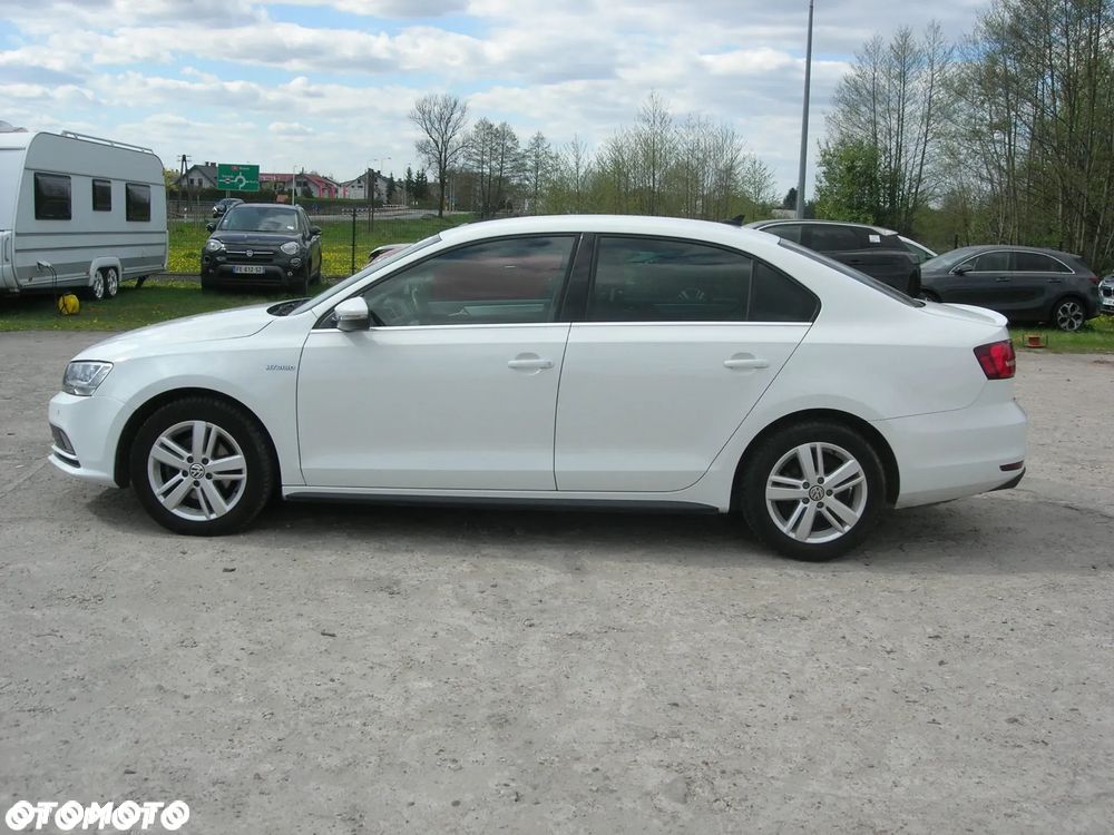 Volkswagen Jetta - 2