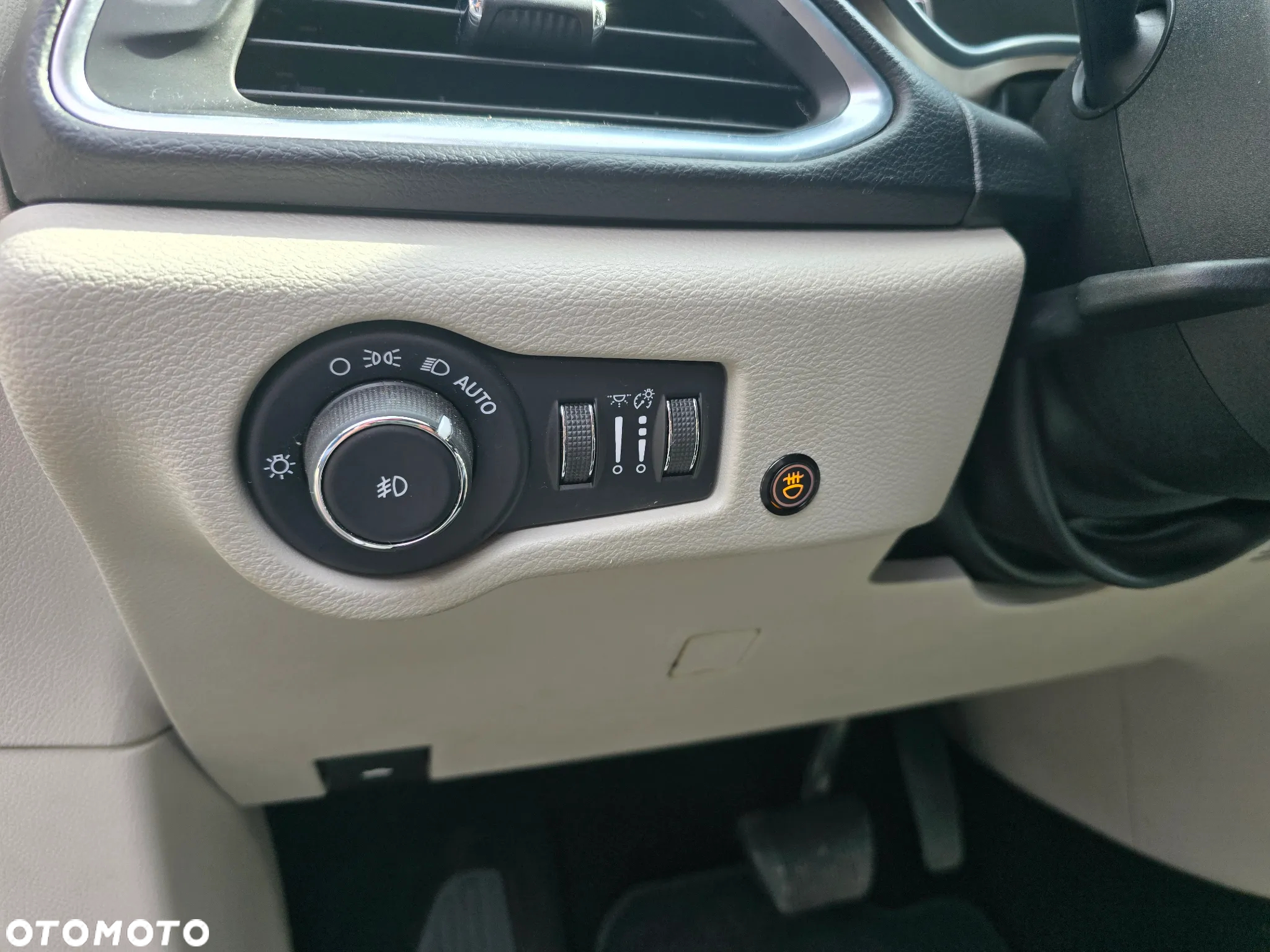 Chrysler Pacifica - 11