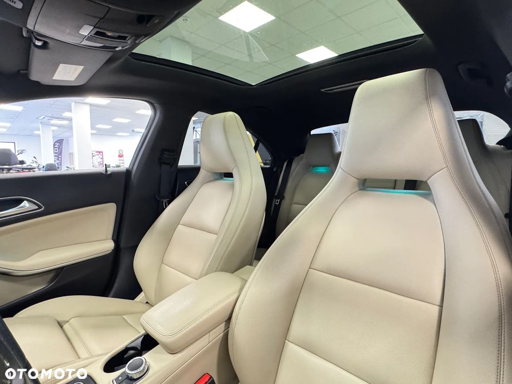 Mercedes-Benz CLA 250 7G-DCT UrbanStyle Edition - 21