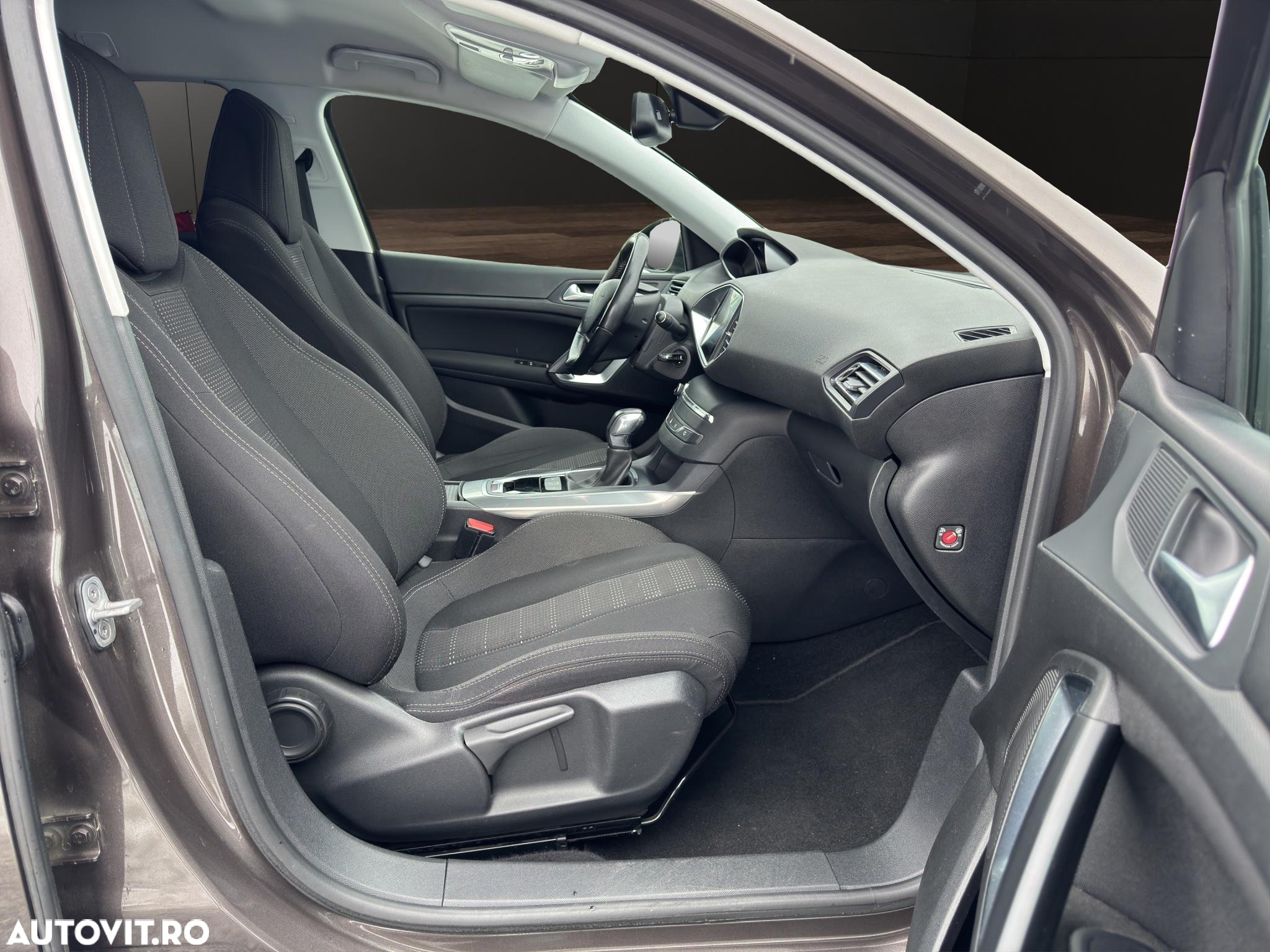 Peugeot 308 SW 1.2 L PureTech Turbo Allure Aut. - 11