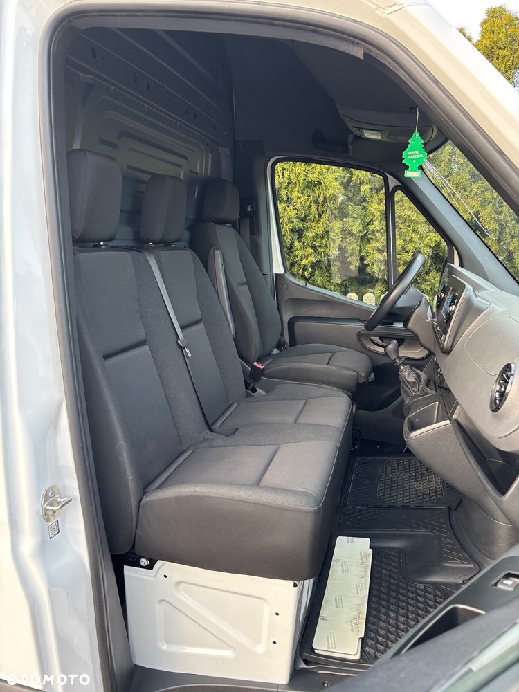 Mercedes-Benz Sprinter - 12