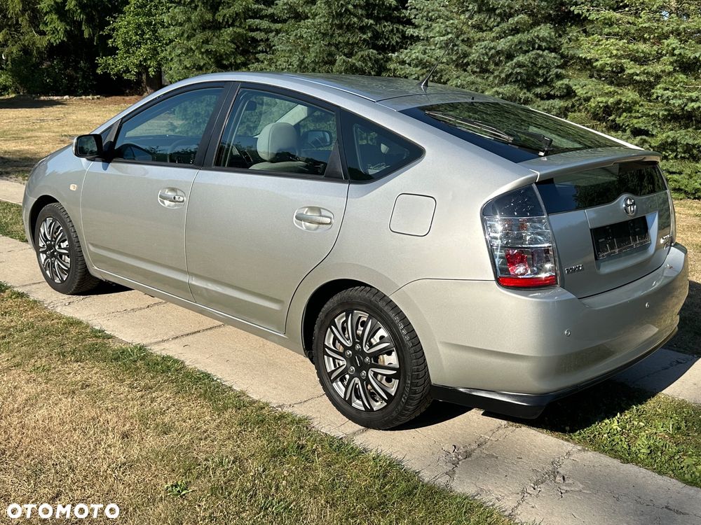 Toyota Prius 1.5 VVT-i Prestige - 4