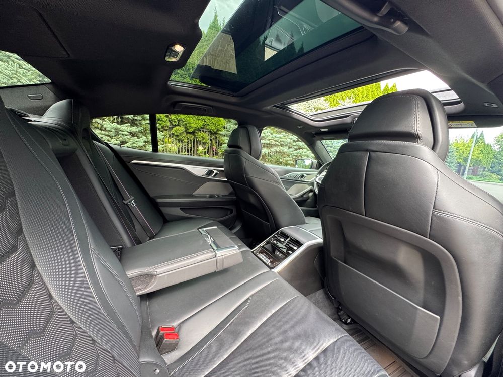 BMW Seria 8 - 22