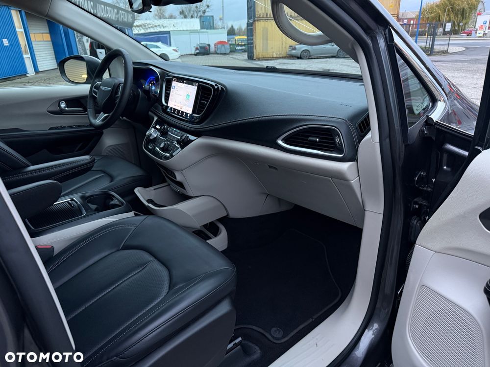 Chrysler Pacifica - 29