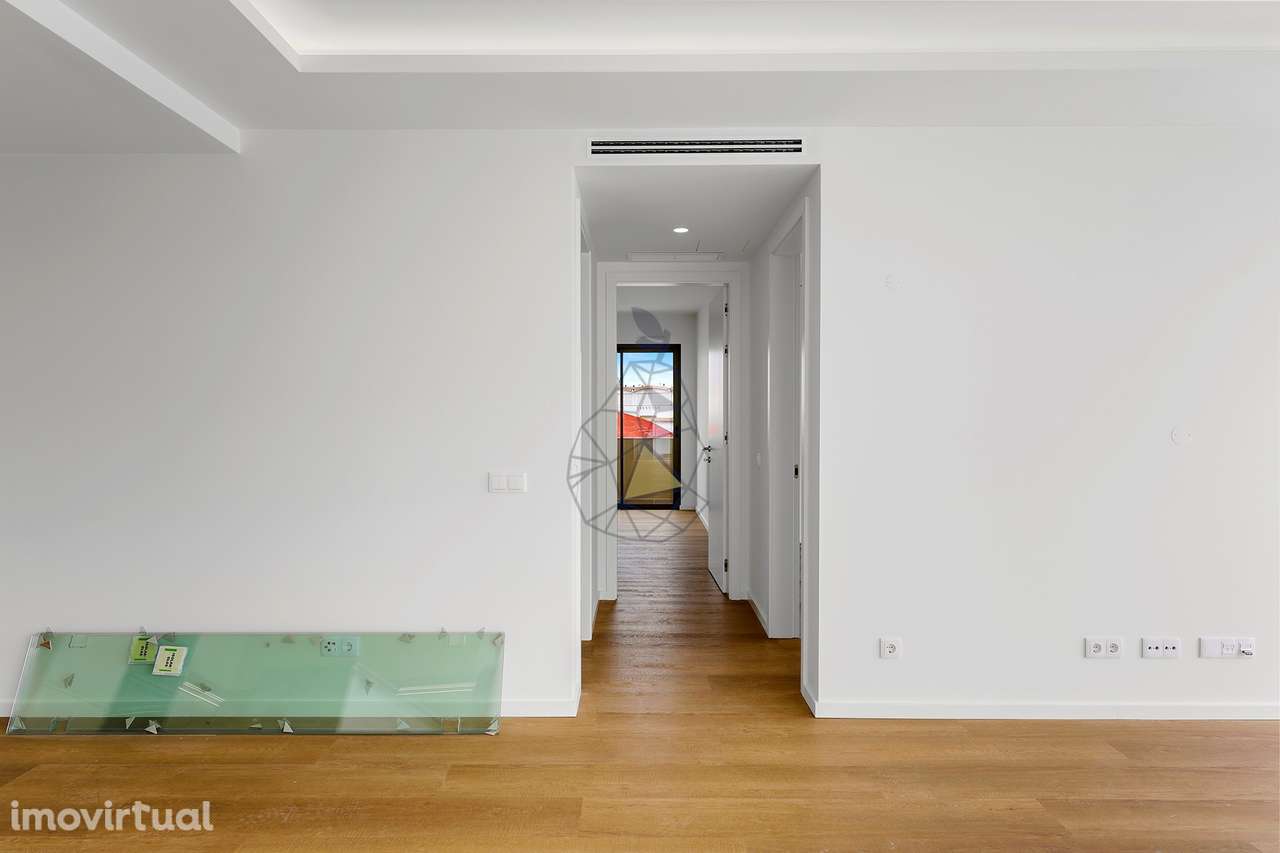 Apartamento T2 Duplex com 2 lugares de estacionamento em Alvor - Grande imagem: 5/50